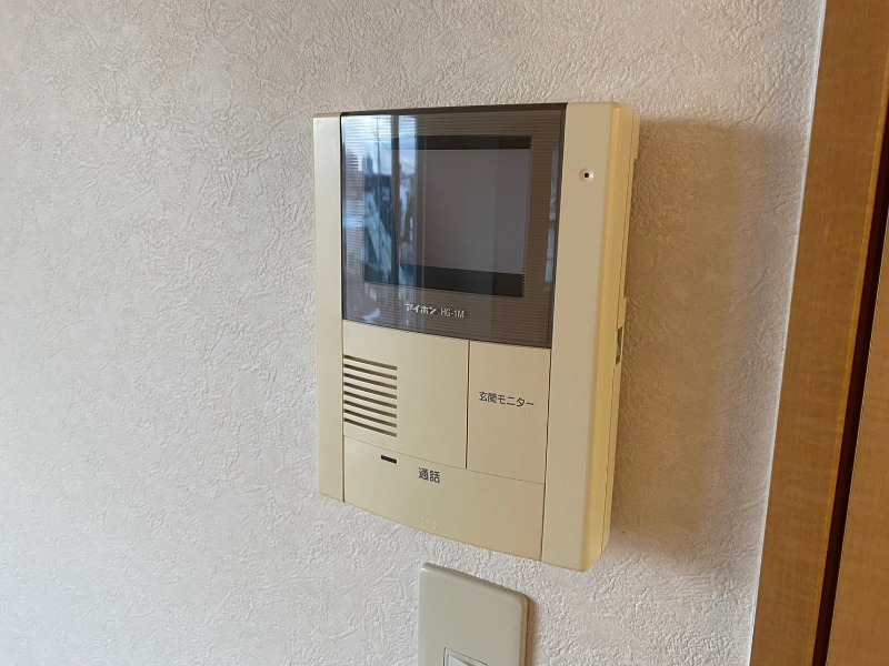 セキュリティ　ＴＶモニター付インターホンです。来客者の顔が見えるので安心！