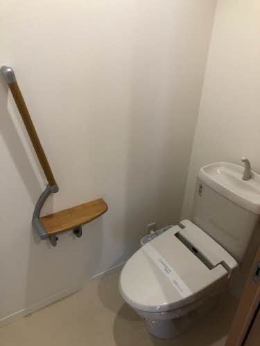 トイレ　同物件別号室の写真です。
