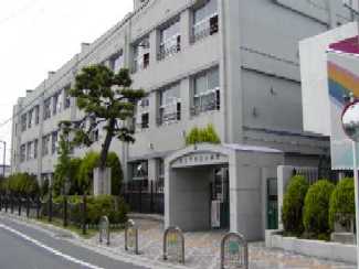 小学校　河内長野市立千代田小学校（小学校）まで300m