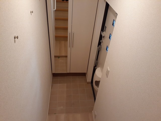 玄関　同建物別号室