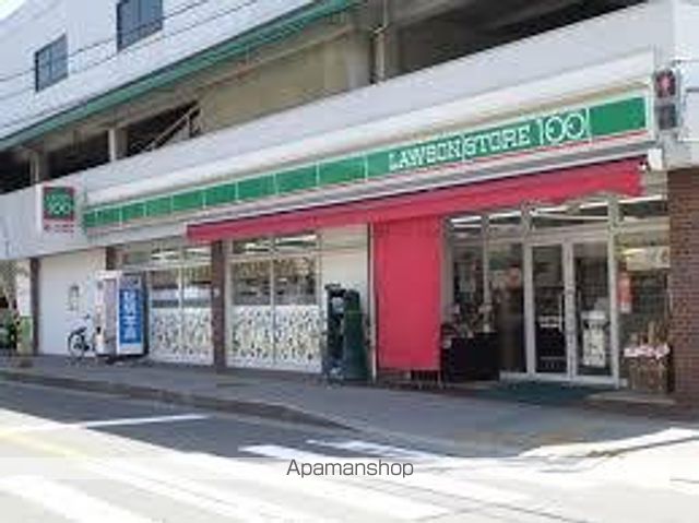 コンビニ　ローソンストア１００（コンビニ）まで587m