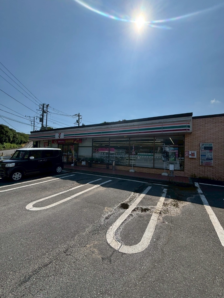 コンビニ　セブンイレブン 秦野鶴巻店（コンビニ）まで318m