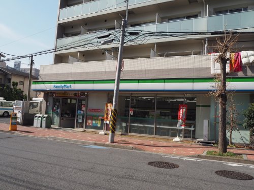 コンビニ　ファミリーマート 平野二丁目店（コンビニ）まで251m