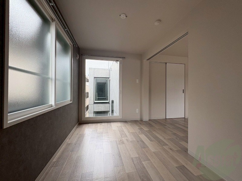 その他部屋・スペース　こちらのお部屋は光が差し込む、温かみのあるお部屋です。