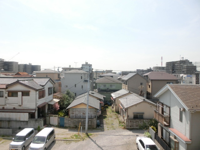 眺望　前面駐車場の開ける景色。