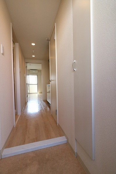玄関　玄関にはシューズボックスがついています。