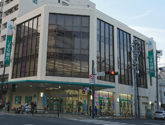 銀行　りそな銀行 八王子支店（銀行）まで211m