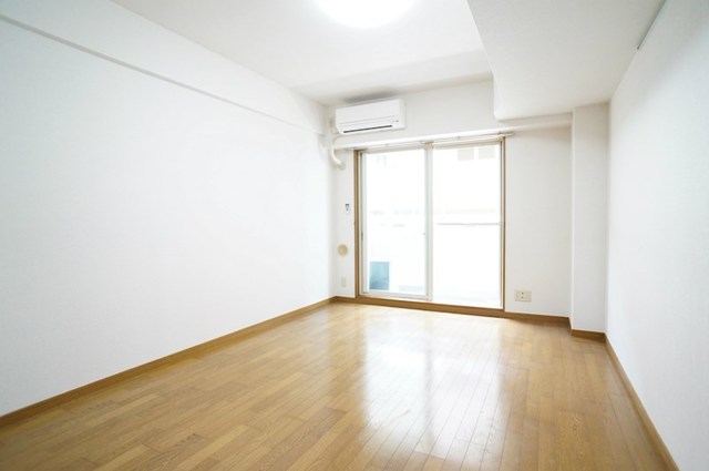 居室・リビング　参考写真（同建物別部屋のものです）