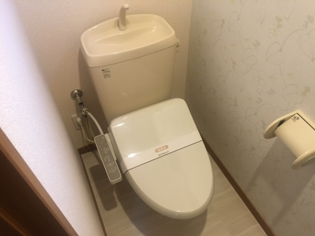 トイレ　温水洗浄便座