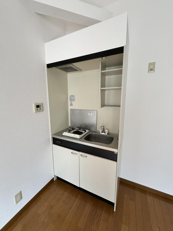 キッチン　※退去予定の為、別部屋（202）参考写真