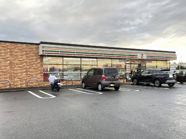コンビニ　セブンイレブン焼津三ヶ名南店（コンビニ）まで292m