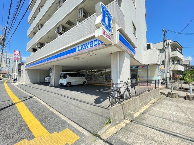 コンビニ　ローソン西原８丁目（コンビニ）まで364m