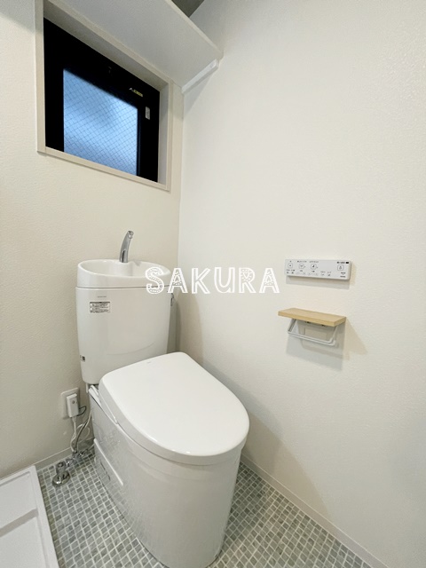 トイレ　落ち着いた色調のトイレです♪