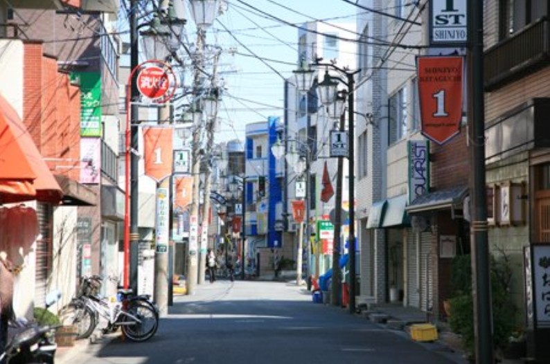 ショッピングセンター　新城北口一番街商店会（ショッピングセンター）まで883m