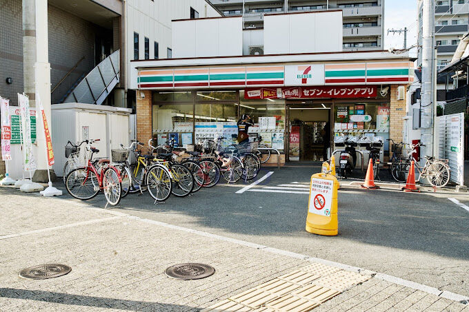 コンビニ　セブンイレブン 吹田片山1丁目店（コンビニ）まで679m