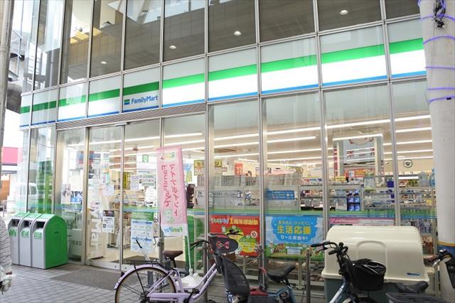コンビニ　ファミリーマート（コンビニ）まで163m