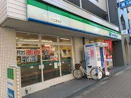コンビニ　ファミリーマート十三塚本店（コンビニ）まで241m