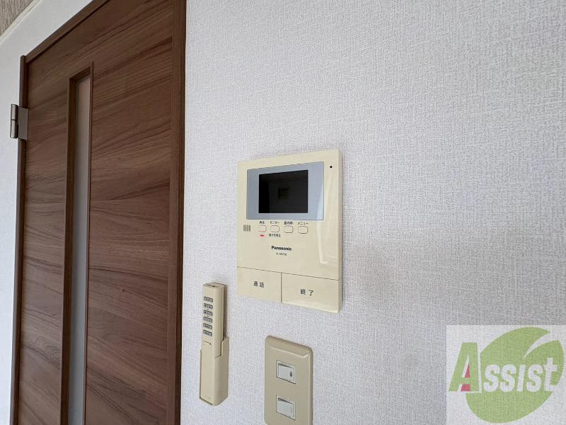 セキュリティ　ＴＶモニター付インターホンです。来客者の顔が見えるので安心！
