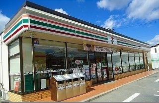 コンビニ　セブンイレブン東広島西条寺家店（コンビニ）まで350m
