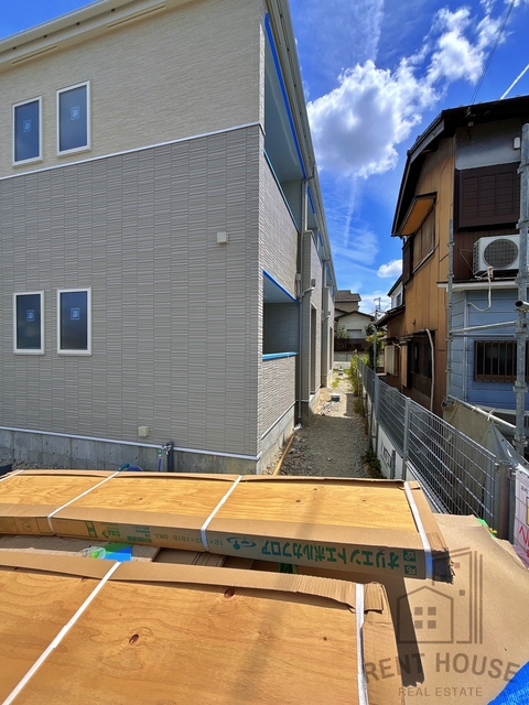 駐車場　外観（建設中）