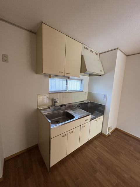 キッチン　別部屋参考写真です