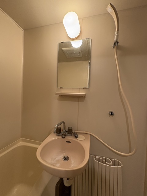 洗面設備　別部屋参考写真です