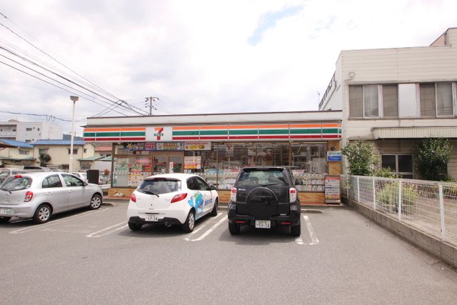 コンビニ　セブンイレブン西原２丁目店（コンビニ）まで240m