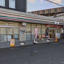 コンビニ　セブンイレブンＪＲ西大路駅前店（コンビニ）まで633m
