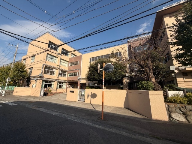 中学校　座間市立西中学校（中学校）まで1322m