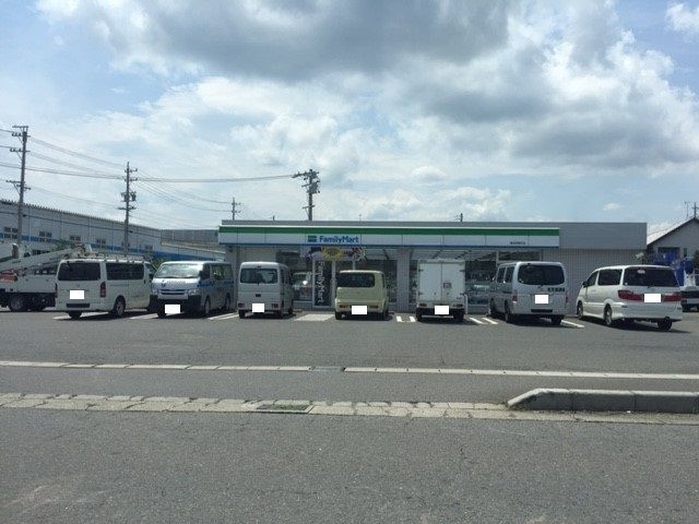 コンビニ　ファミリーマート桑名明竜町店（コンビニ）まで650m