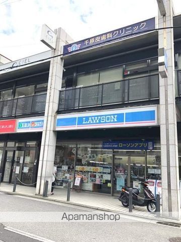 コンビニ　ローソン（コンビニ）まで176m