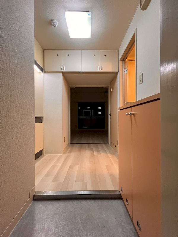 玄関　※208号室写真です。実際の部屋とは異なります。