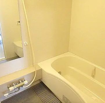 バス・シャワールーム　コンパクトで使いやすいお風呂です