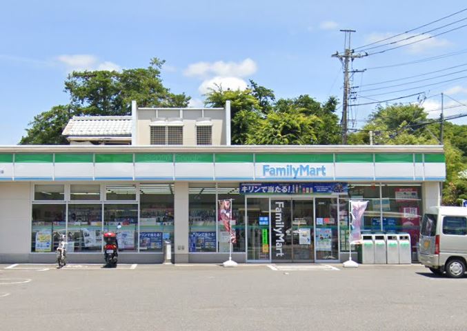 コンビニ　ファミリーマート 調布深大寺元町店（コンビニ）まで562m