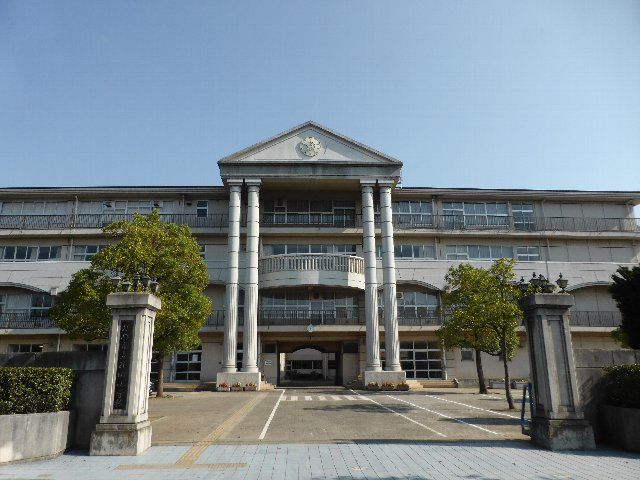 小学校　越谷市立花田小学校（小学校）まで281m