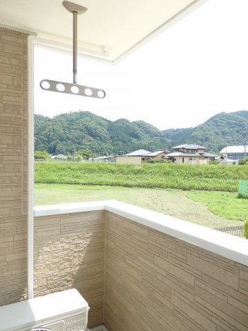 バルコニー　バルコニーからの眺めを楽しみながら食事をしませんか