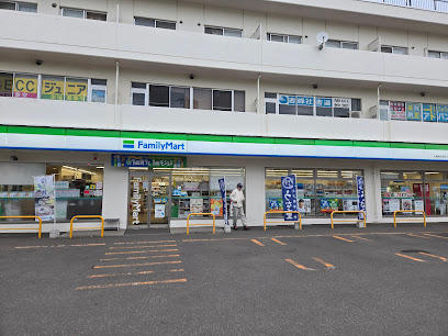 コンビニ　ファミリーマート札幌南8条西18丁目店（コンビニ）まで439m
