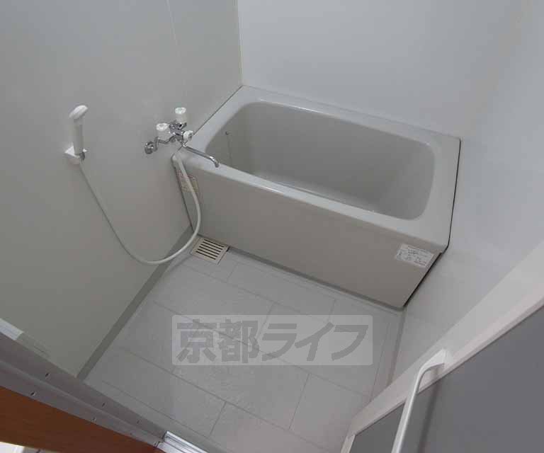 バス・シャワールーム　お風呂でゆっくりくつろいで下さい