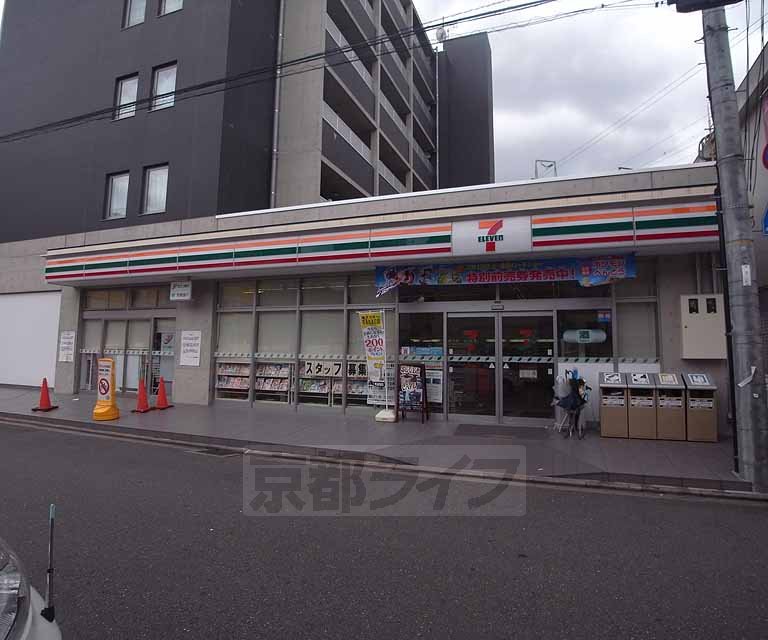 コンビニ　セブンイレブンJR西大路駅前店（コンビニ）まで400m