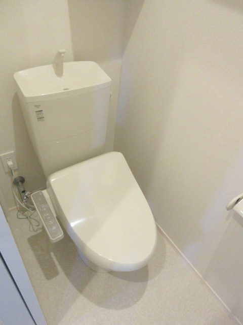 トイレ　嬉しいウォシュレット付き