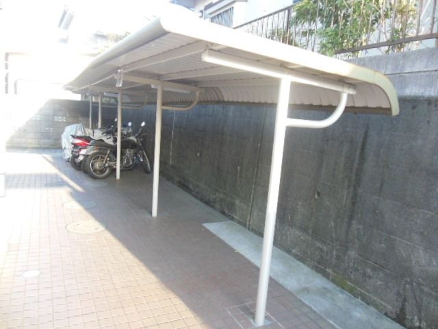その他共有部分　～屋根付き自転車置き場です～
