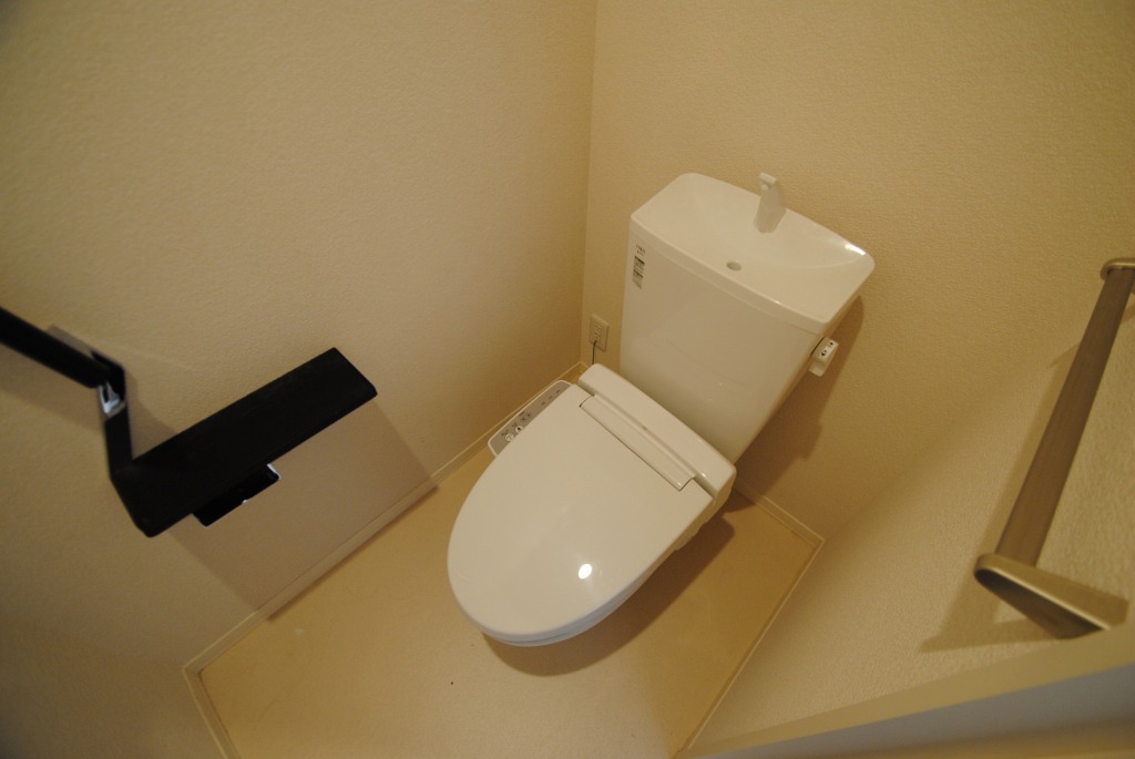 トイレ　※同建物別室の参考写真です