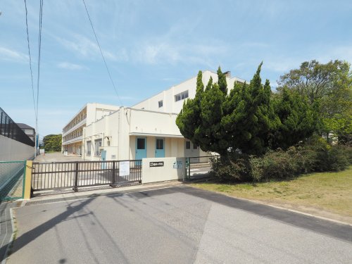 小学校　千葉市立稲浜小学校（小学校）まで631m