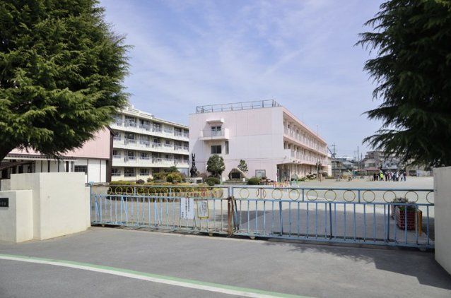 小学校　所沢市立南小学校（小学校）まで340m