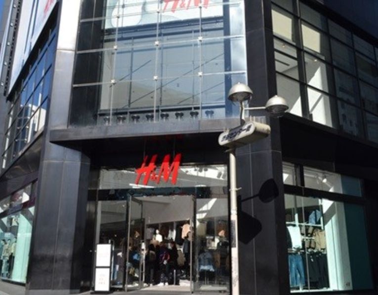 ショッピングセンター　H＆M　SHIBUYA（ショッピングセンター）まで185m