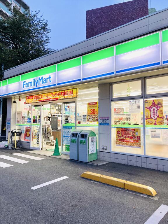 コンビニ　ファミリーマート 東村山久米川通り店（コンビニ）まで100m