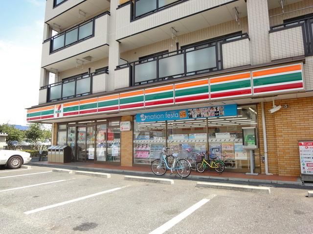 コンビニ　セブンイレブン（コンビニ）まで400m