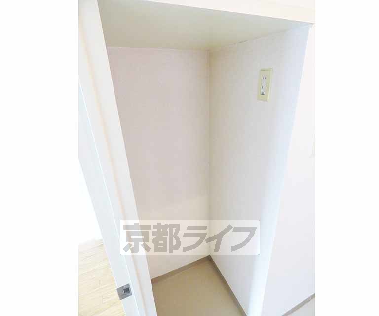 その他部屋・スペース　キッチンに冷蔵庫置き場があります。