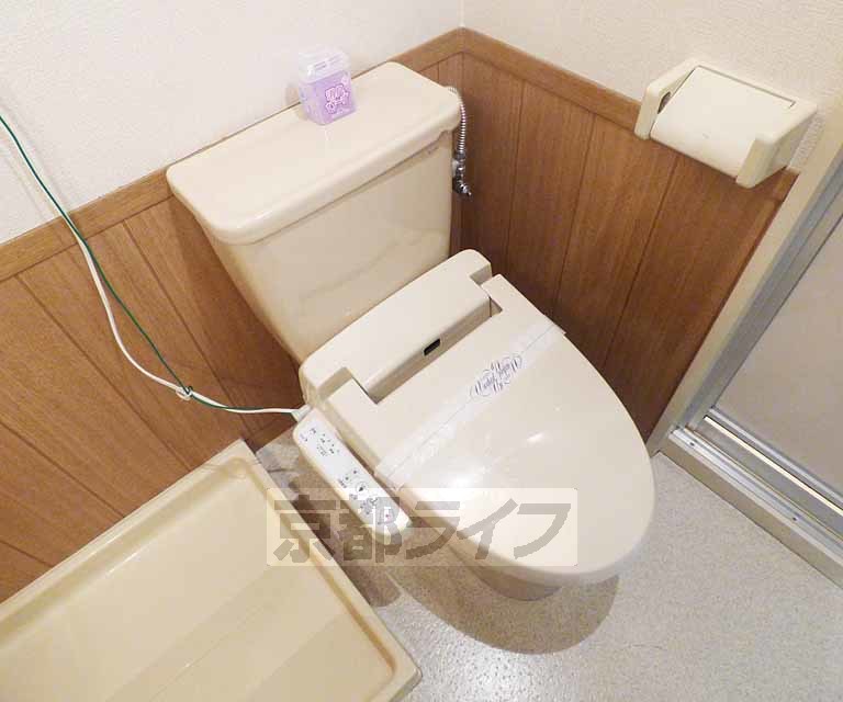 トイレ　ウォシュレット付きです。