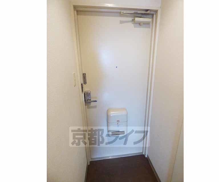 その他設備　きれいなドアです。